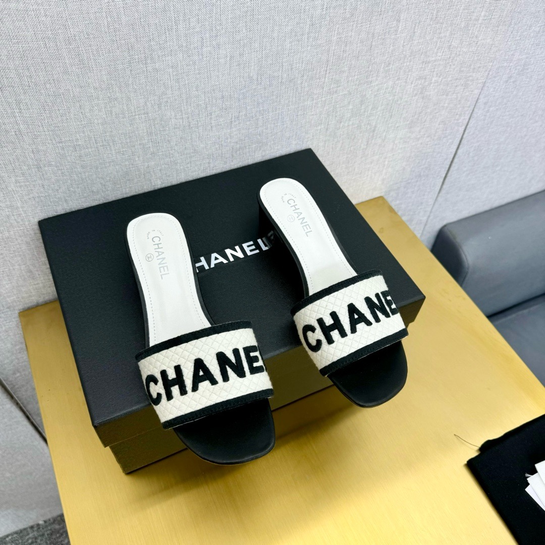 CHANEL Camellia slippers