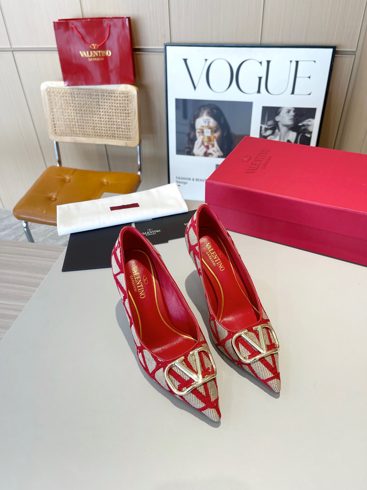 Valentino Metal V-buckle high-heeled shoes