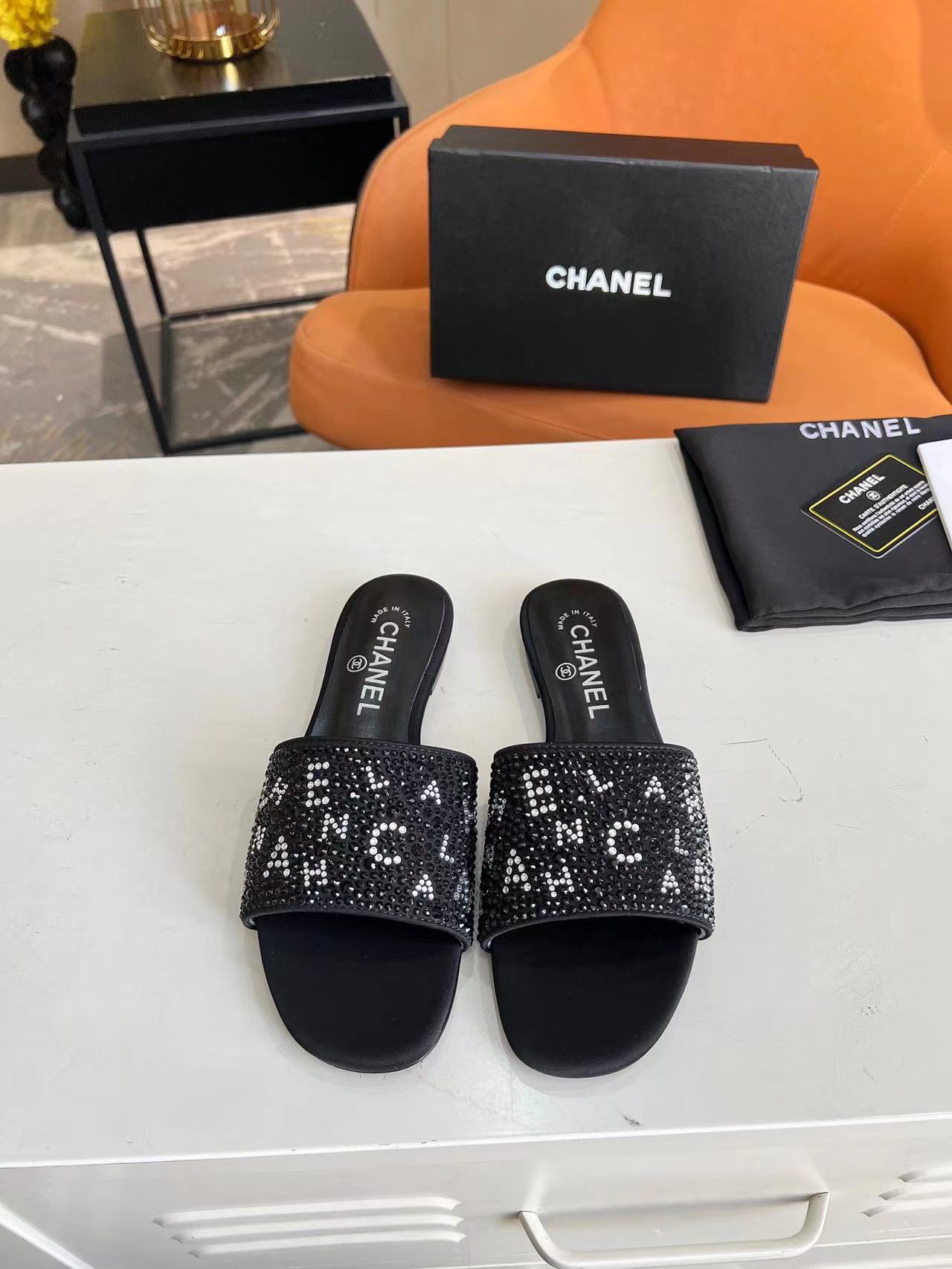 CHANEL New flat bottomed slippers