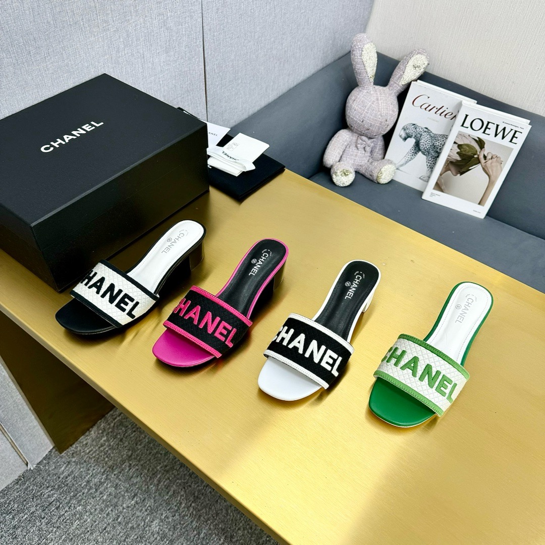 CHANEL Camellia slippers