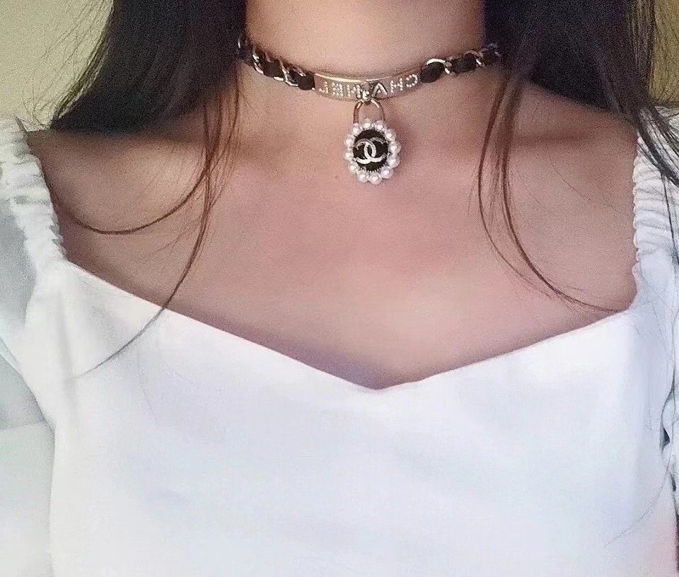 CHANEL Black leather necklace