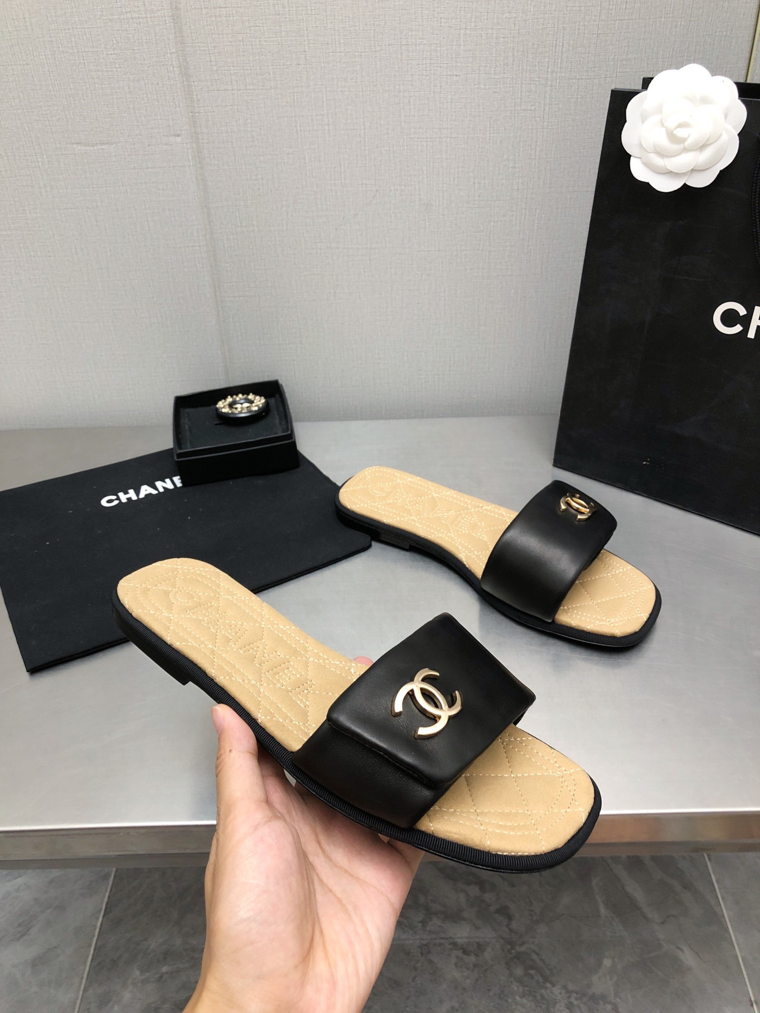 CHANEL Flat honey slippers