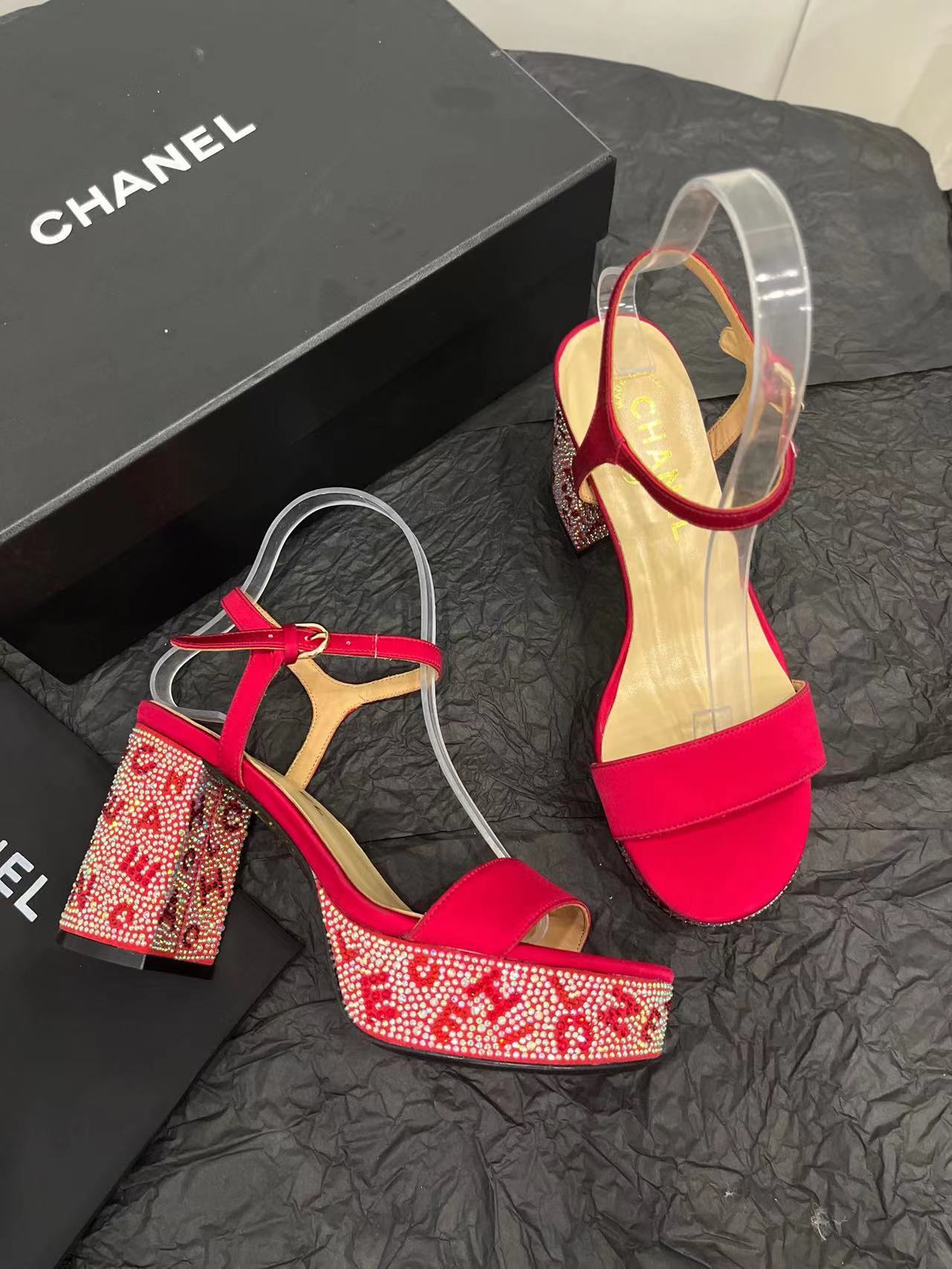 2024 CHANEL Thick heeled waterproof platform with diamond heel sandals