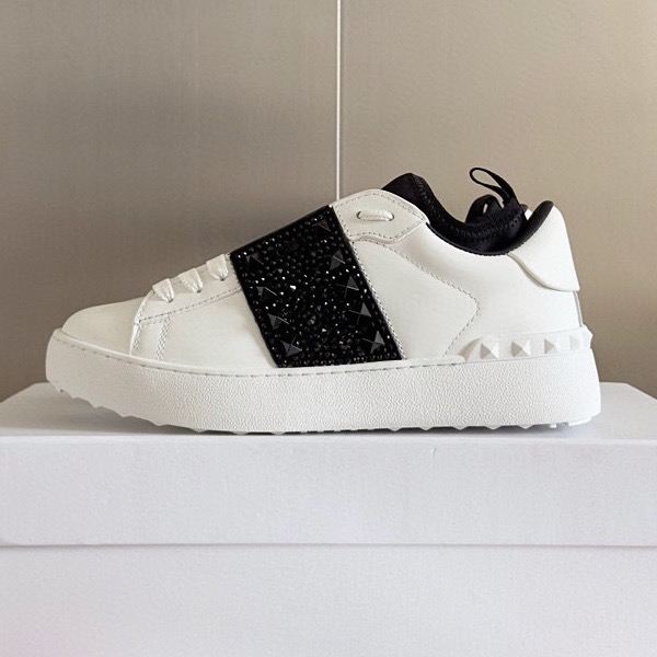 Valentino Rockstud untitled Couple sneakers