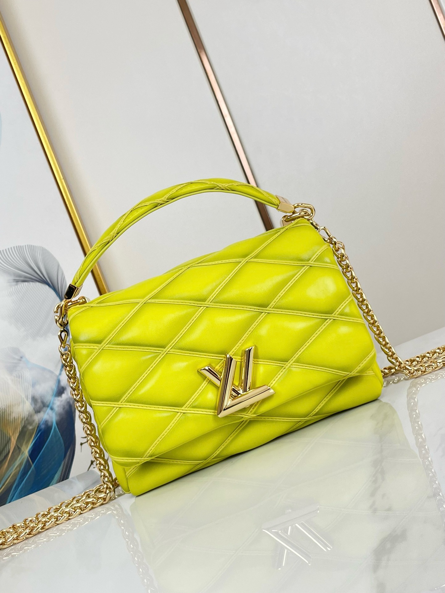 LV  teist Chain crossbody bag