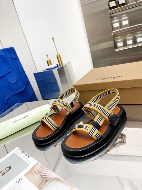 Burberry  Embroidered plaid sandals