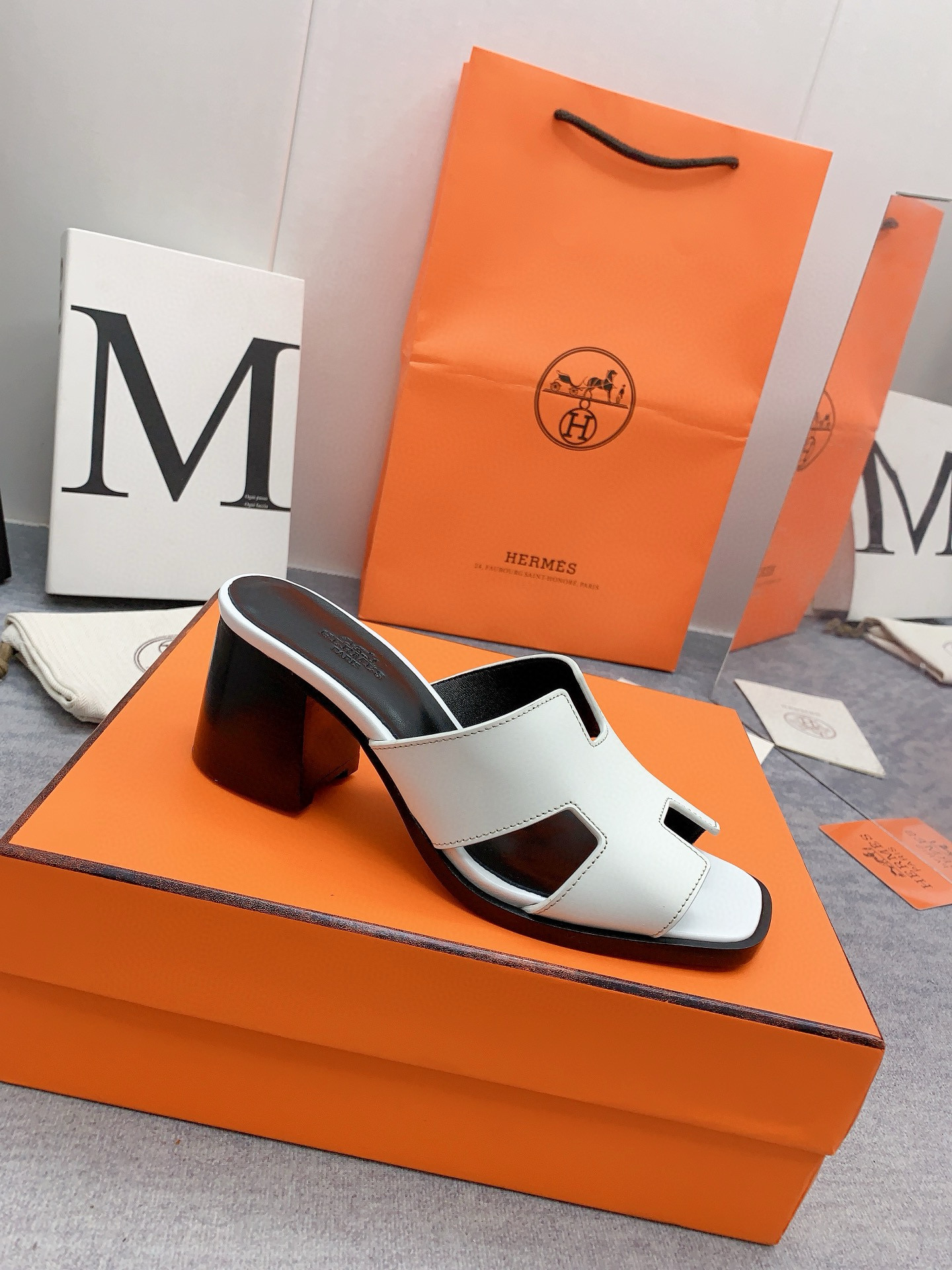 Hermes Handmade cowhide upper with thick heel slippers