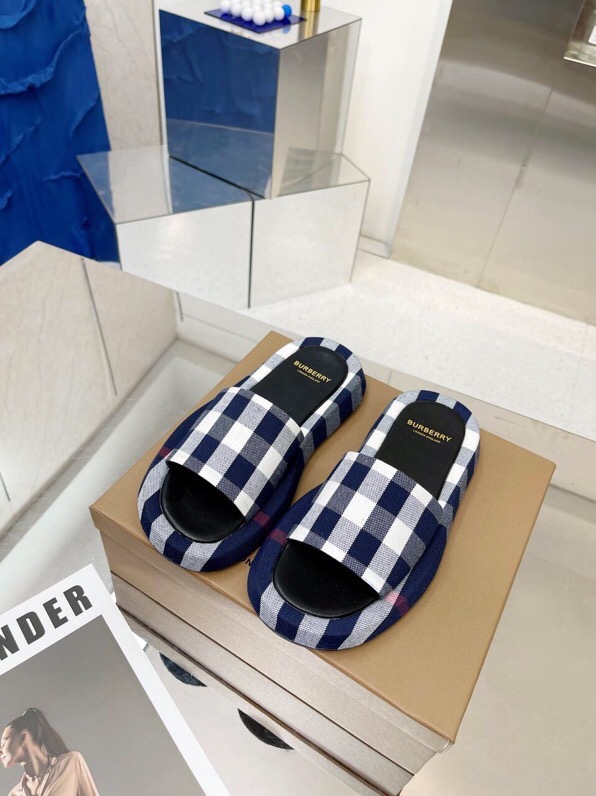 Burberry Classic embroidered plaid slippers