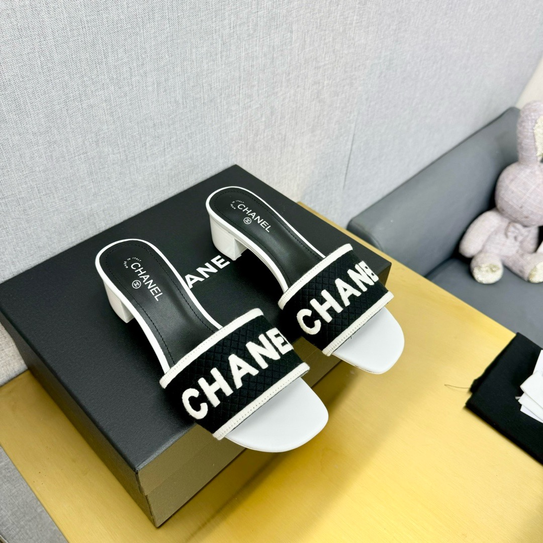 CHANEL Camellia slippers