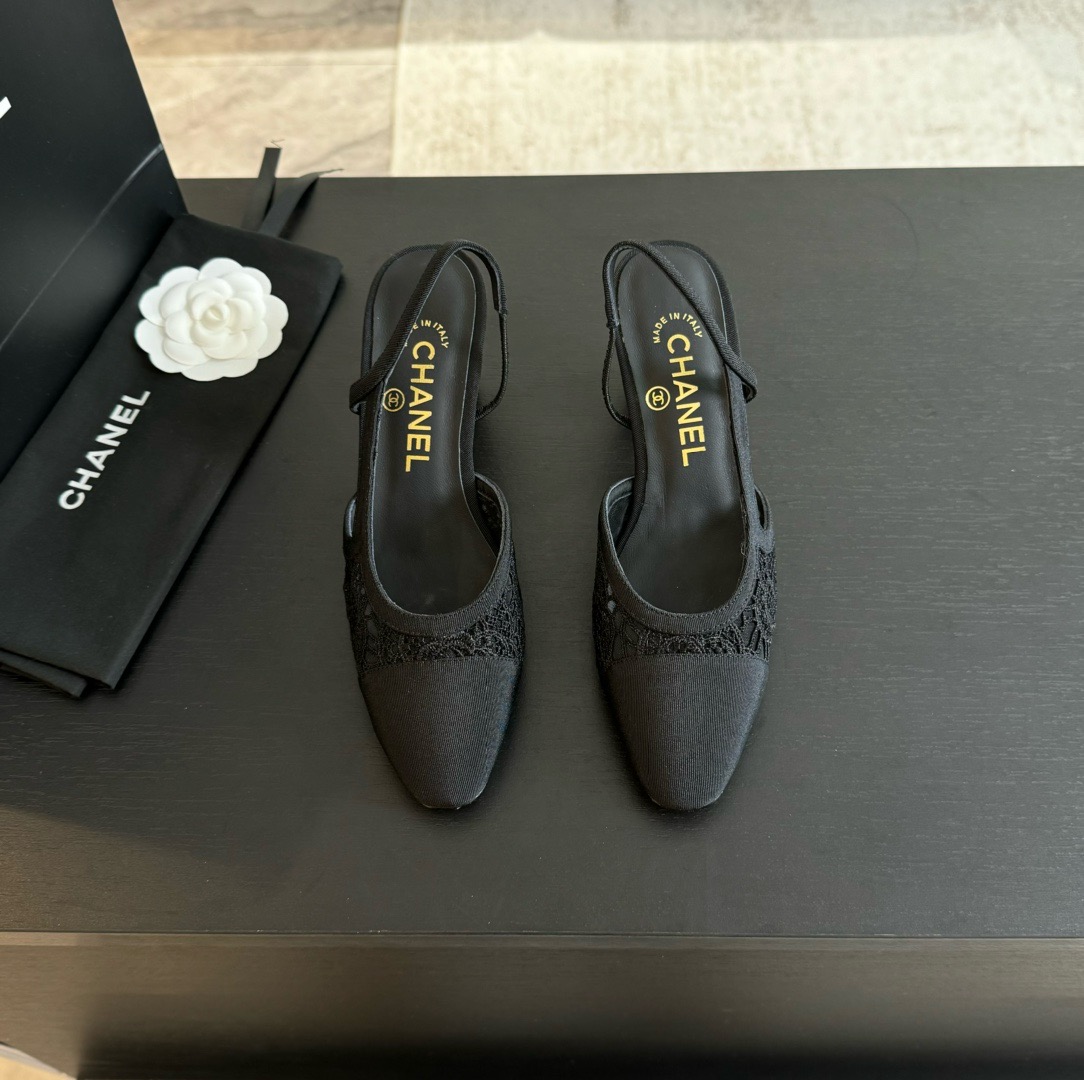 CHANEL Thick-heeled color matching high-heeled sandals