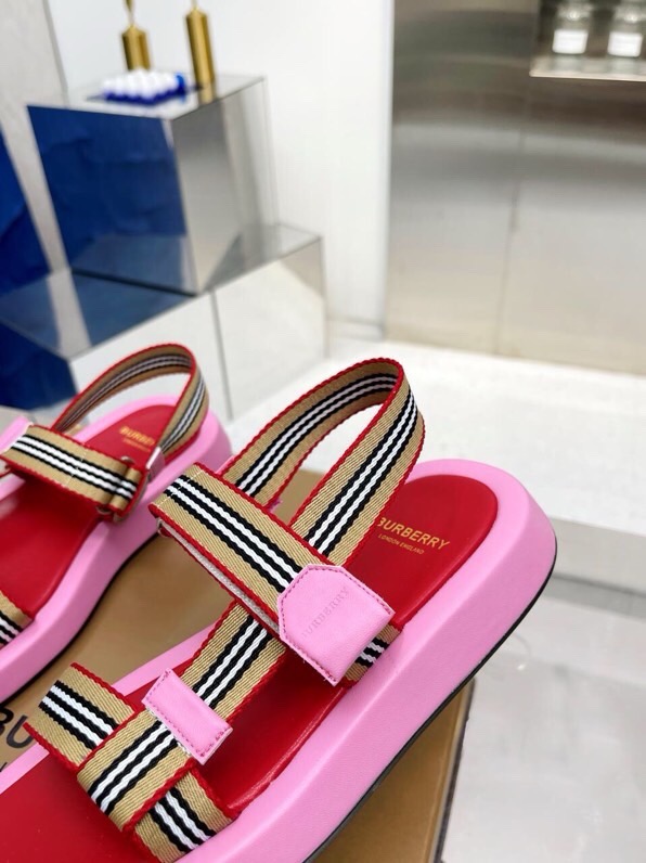 Burberry  Embroidered plaid sandals
