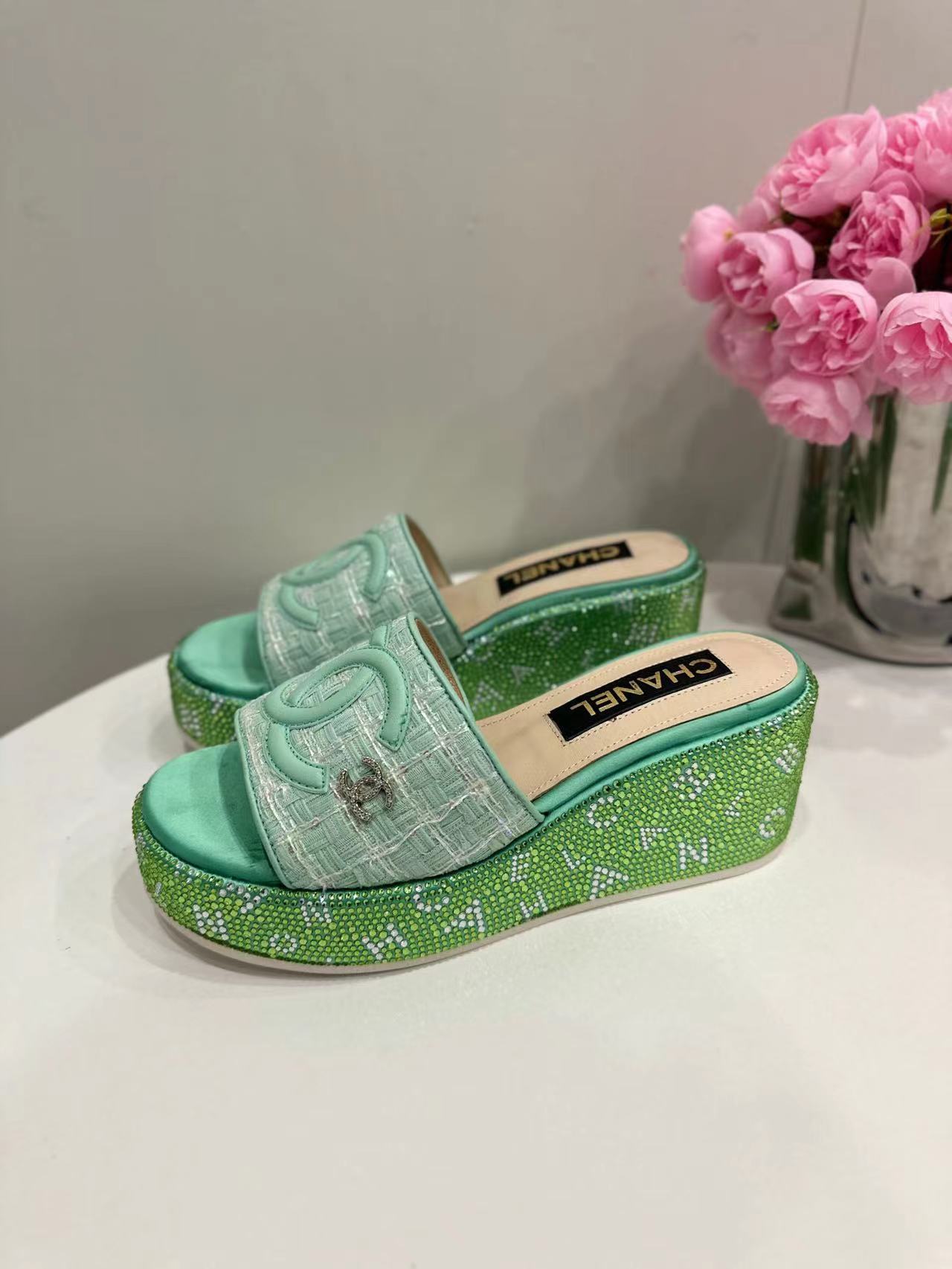 24s CHANEL New thick sole full diamond flip flops