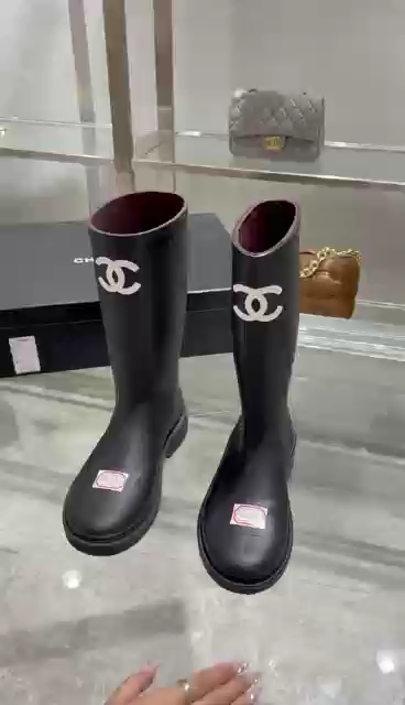 CHANEL Vantage Middle ancient rain boots