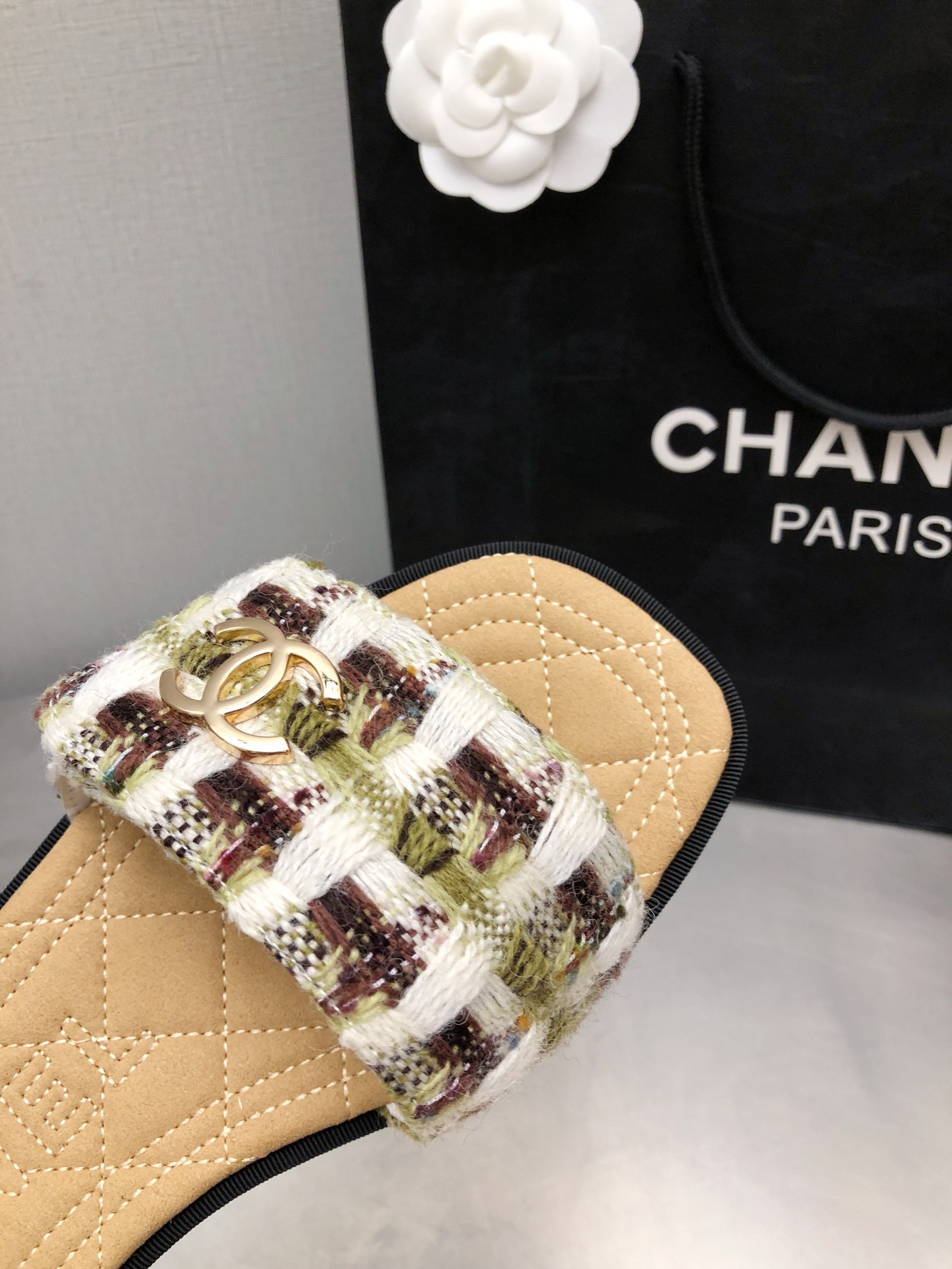 CHANEL Flat honey slippers