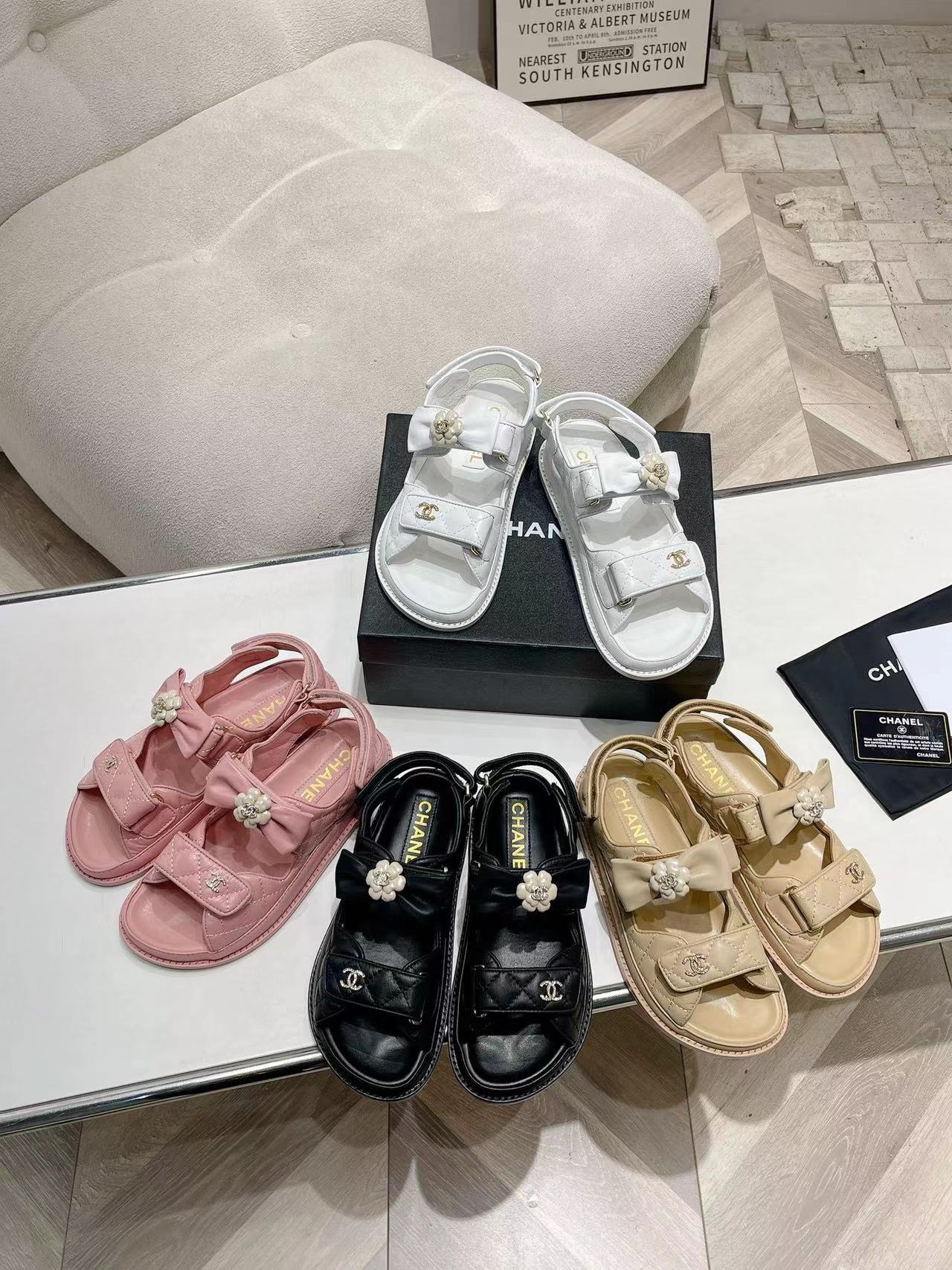 24s CHANEL Top of the line beach Velcro diamond buckle sandals