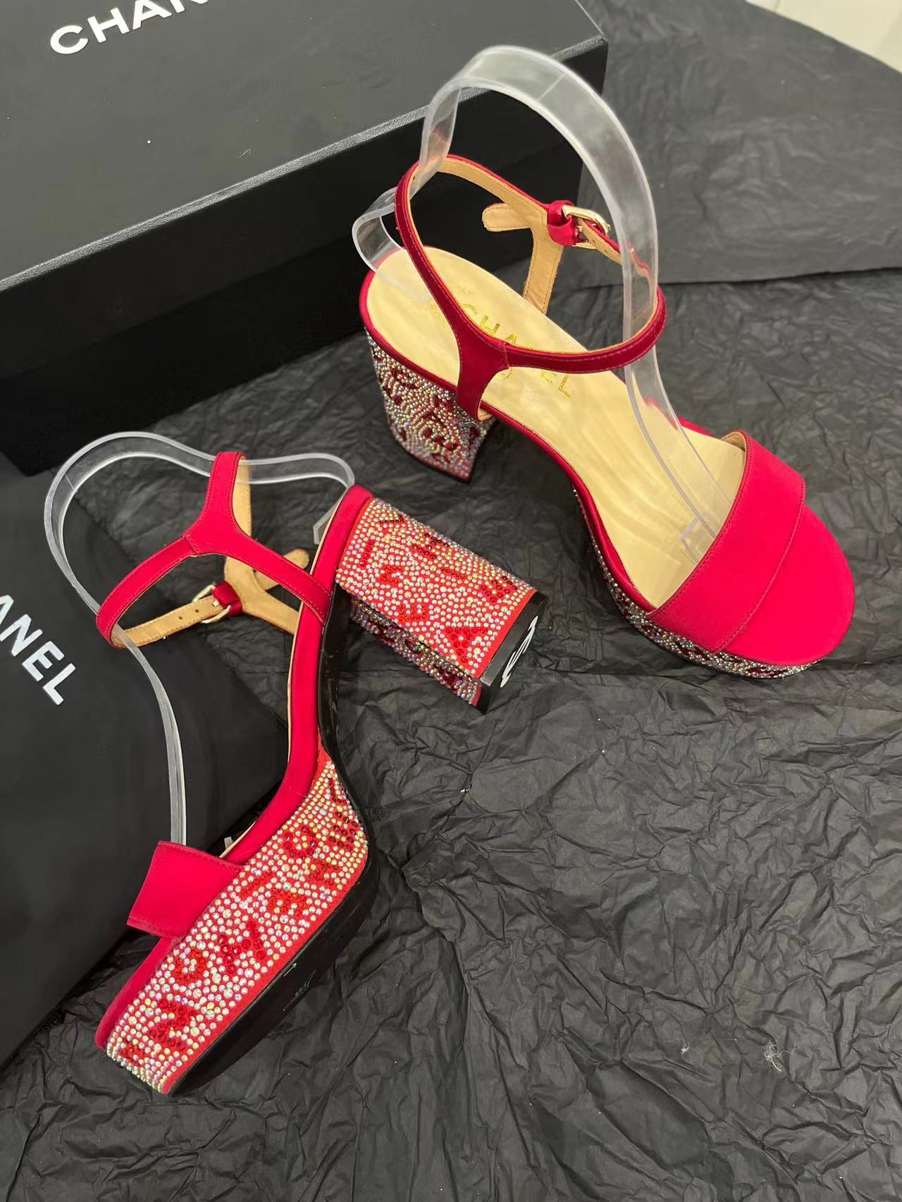 2024 CHANEL Thick heeled waterproof platform with diamond heel sandals