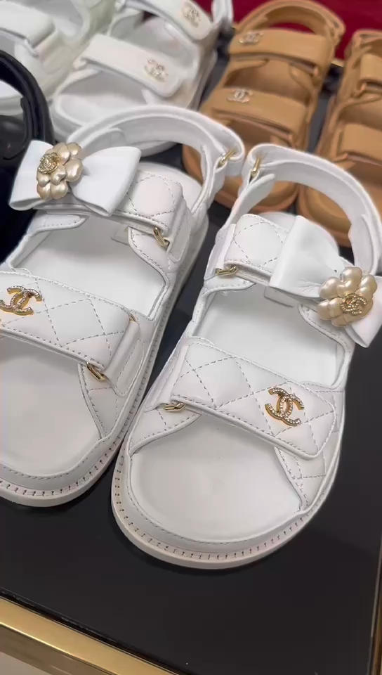 24s CHANEL  Top of the line beach Velcro diamond buckle sandals