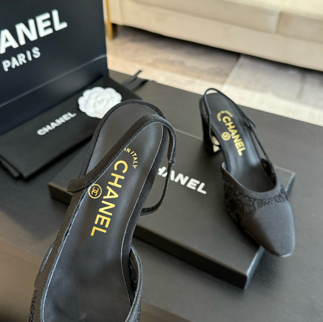 CHANEL Thick-heeled color matching high-heeled sandals
