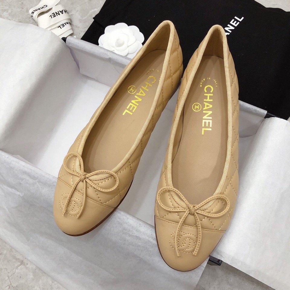 CHANEL Electric embroidered diamond patterned ballet shoes