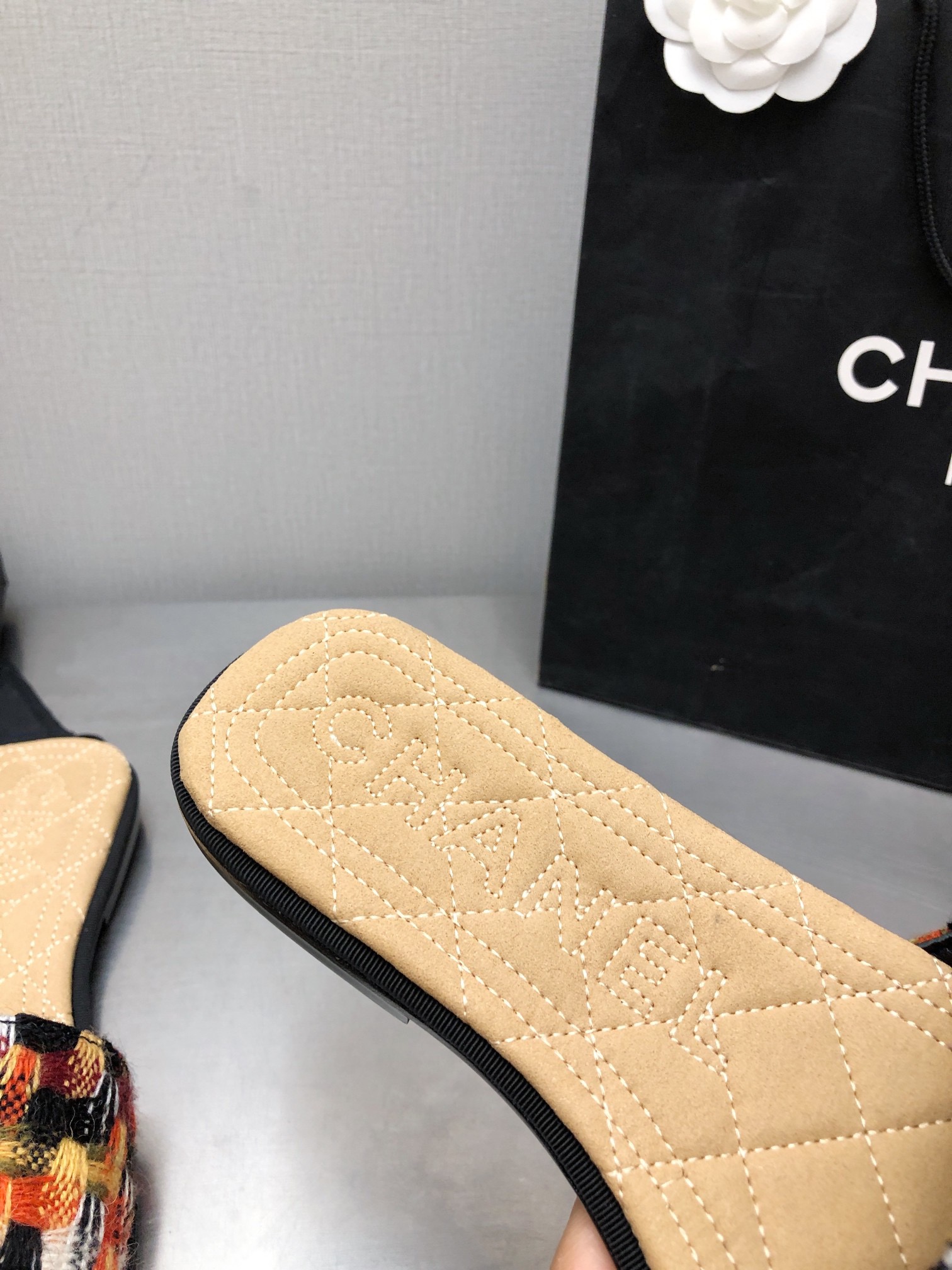 CHANEL Flat honey slippers
