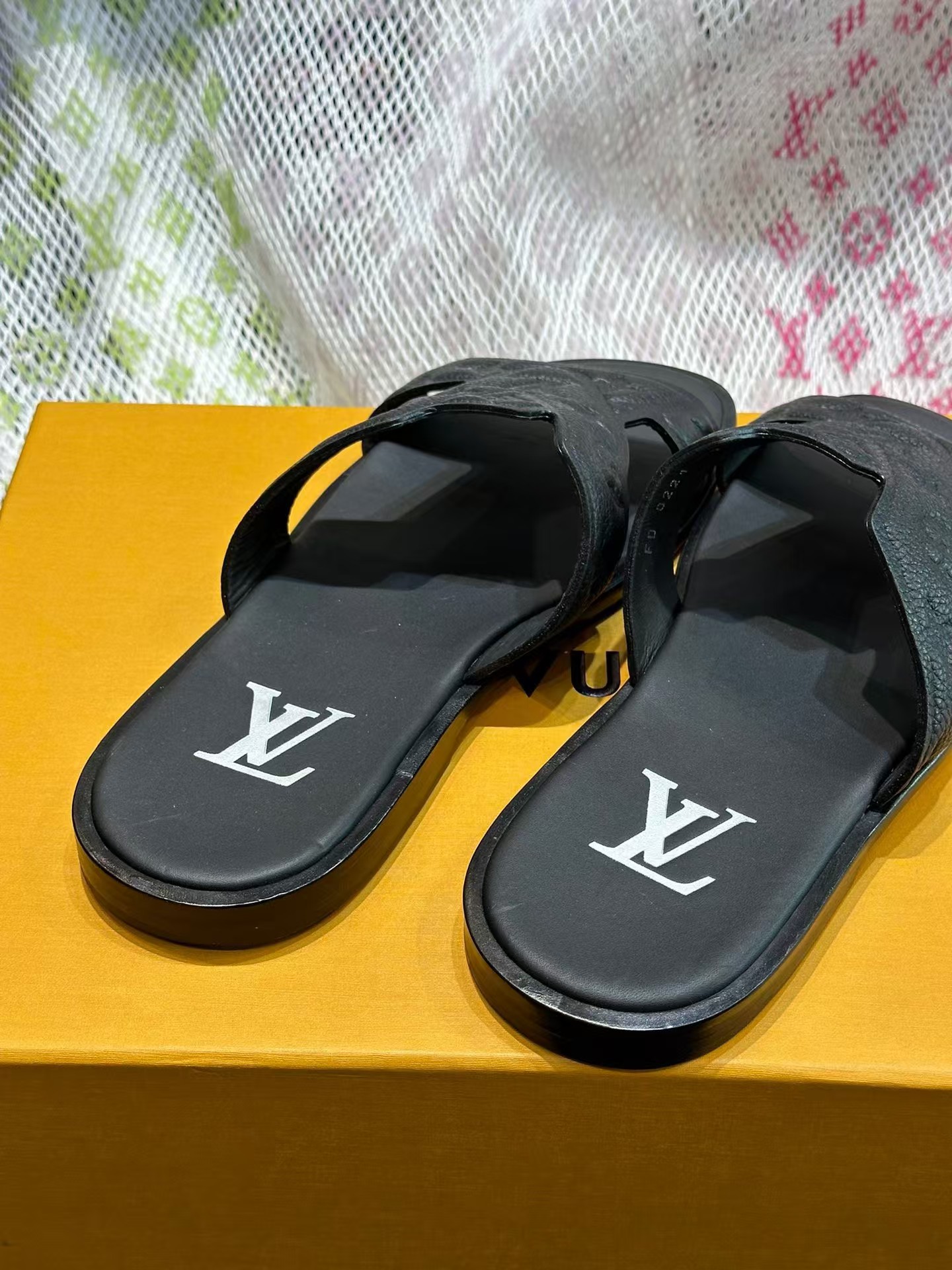 LV MEN Slippers