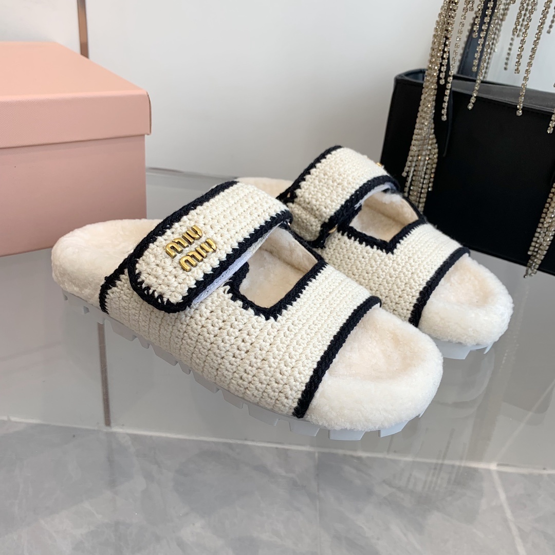 miumiu slippers