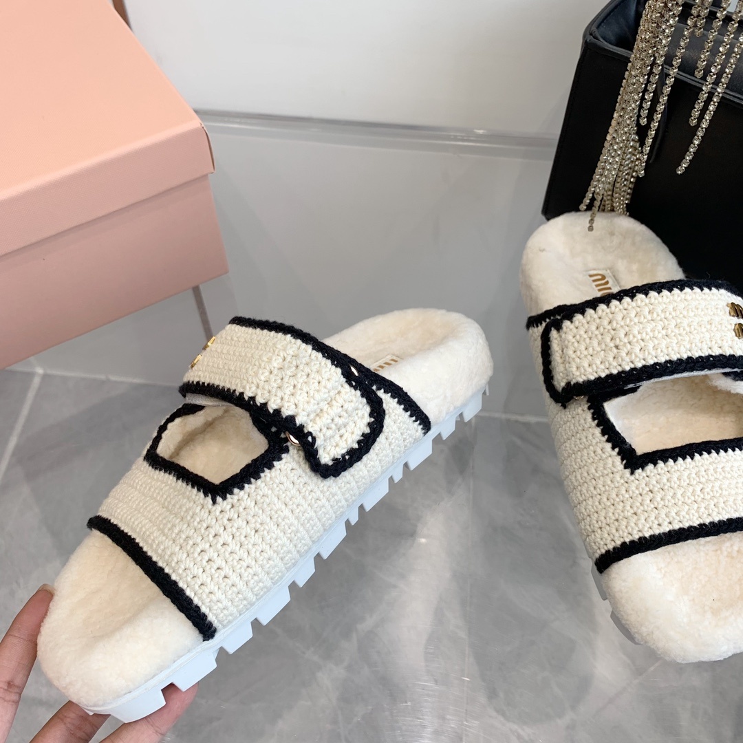 miumiu slippers