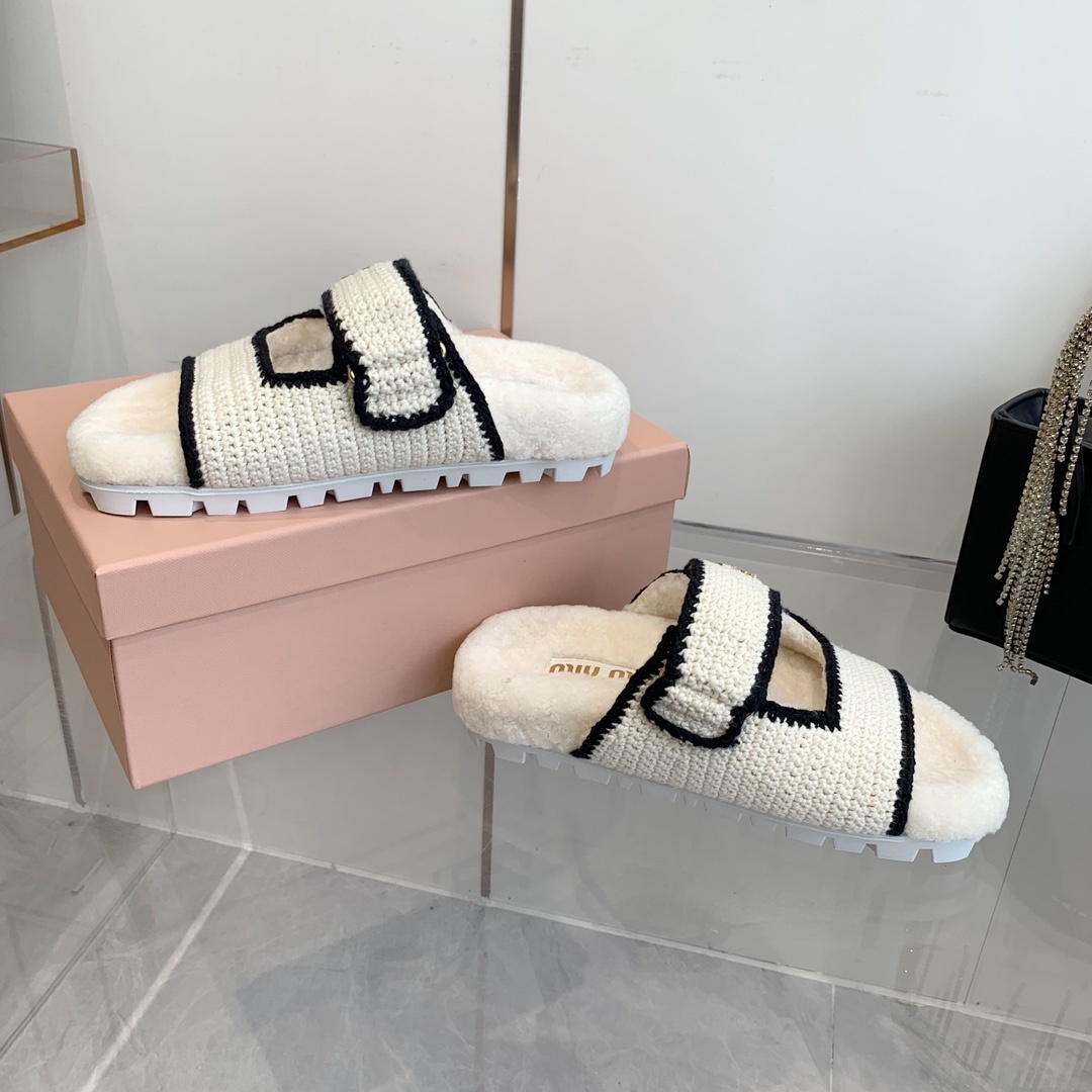 miumiu slippers