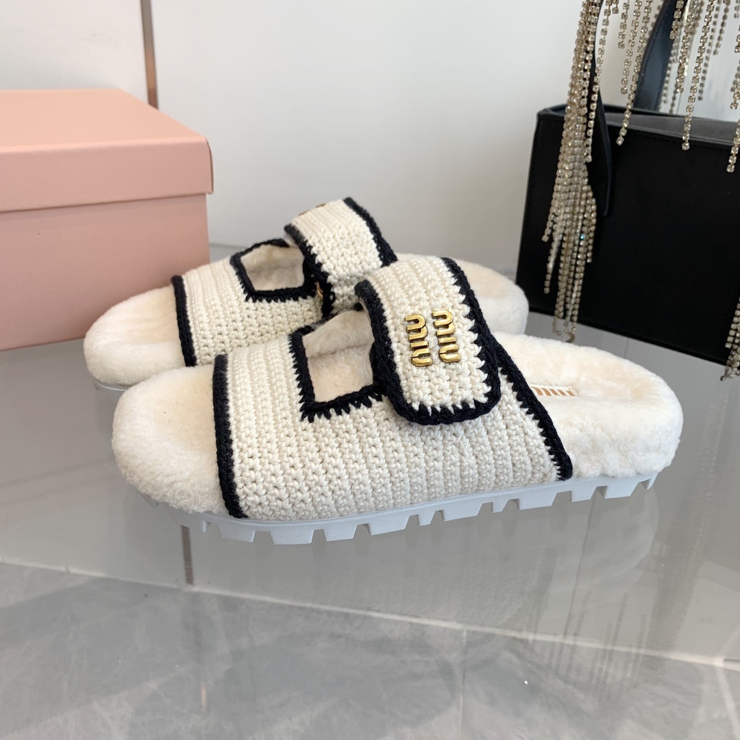 miumiu slippers