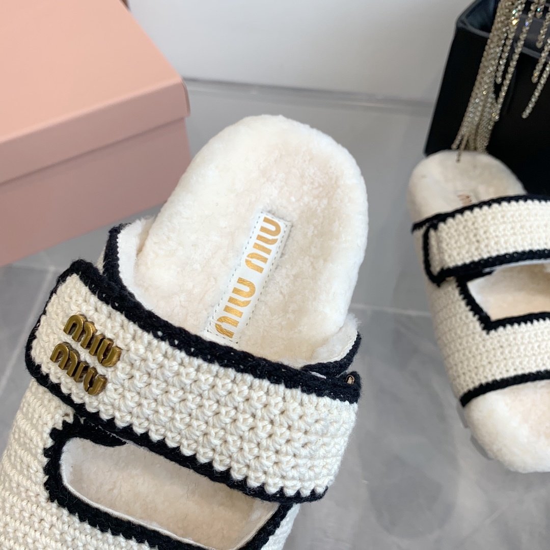 miumiu slippers