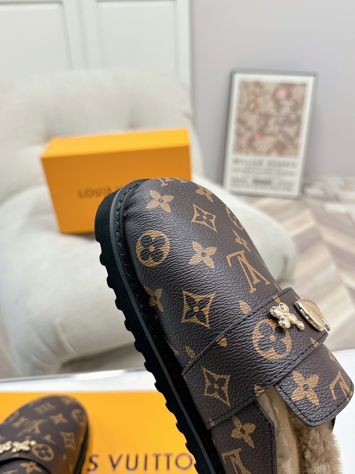 LV Plush half slippers