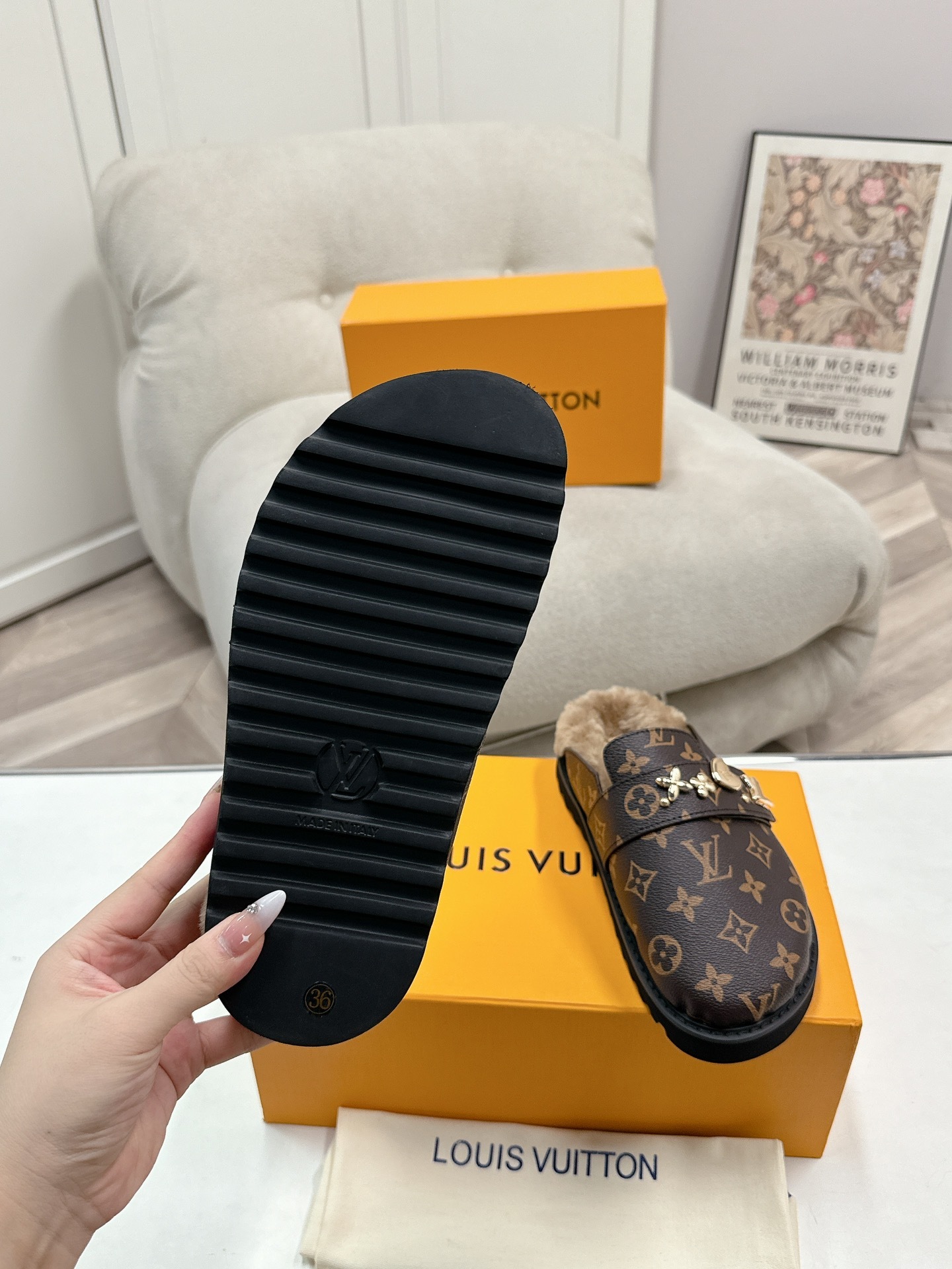 LV Plush half slippers