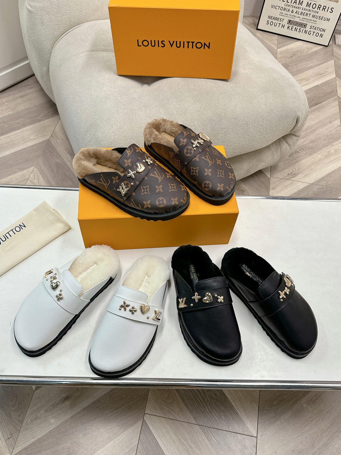LV Plush half slippers