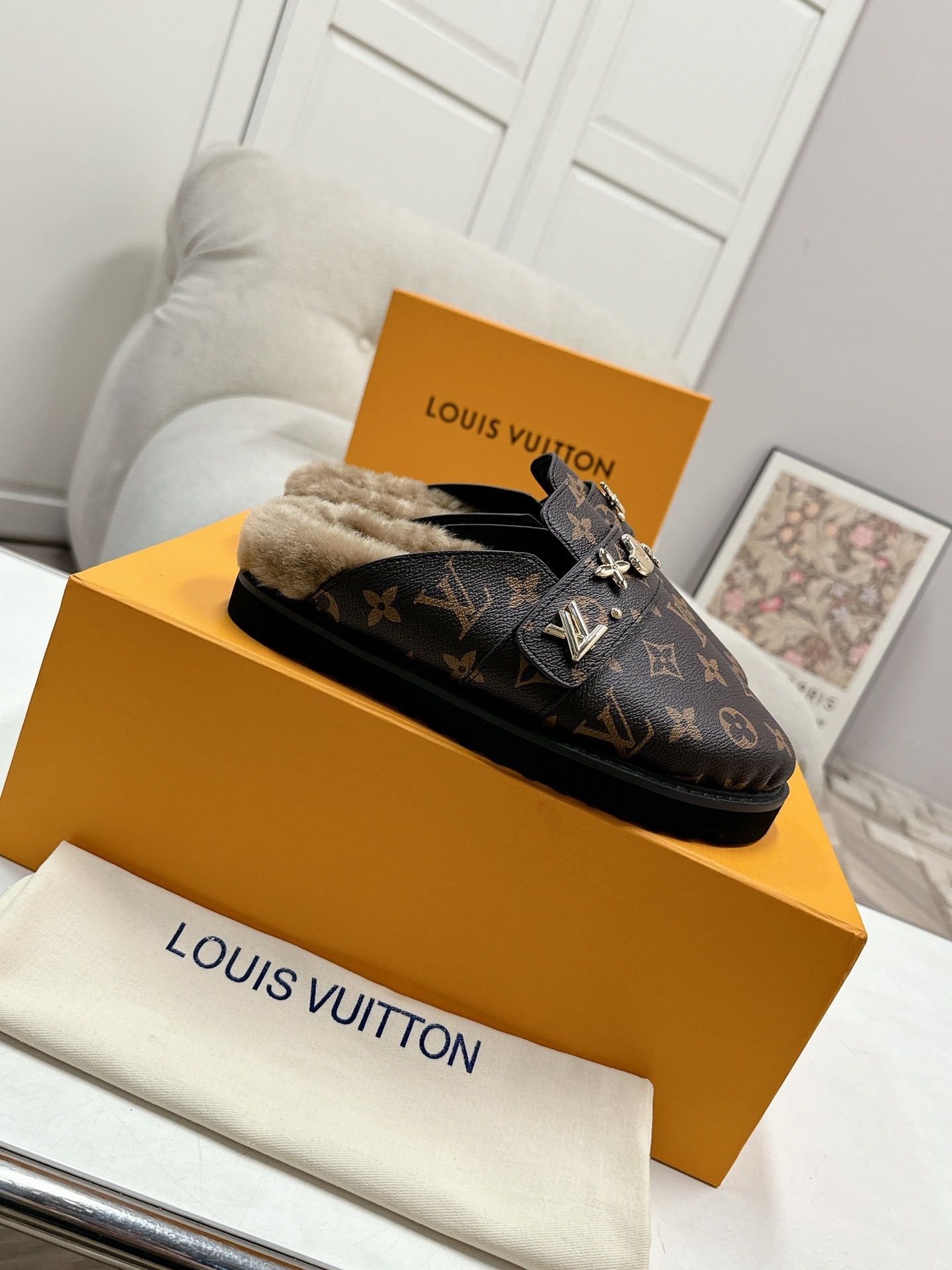 LV Plush half slippers