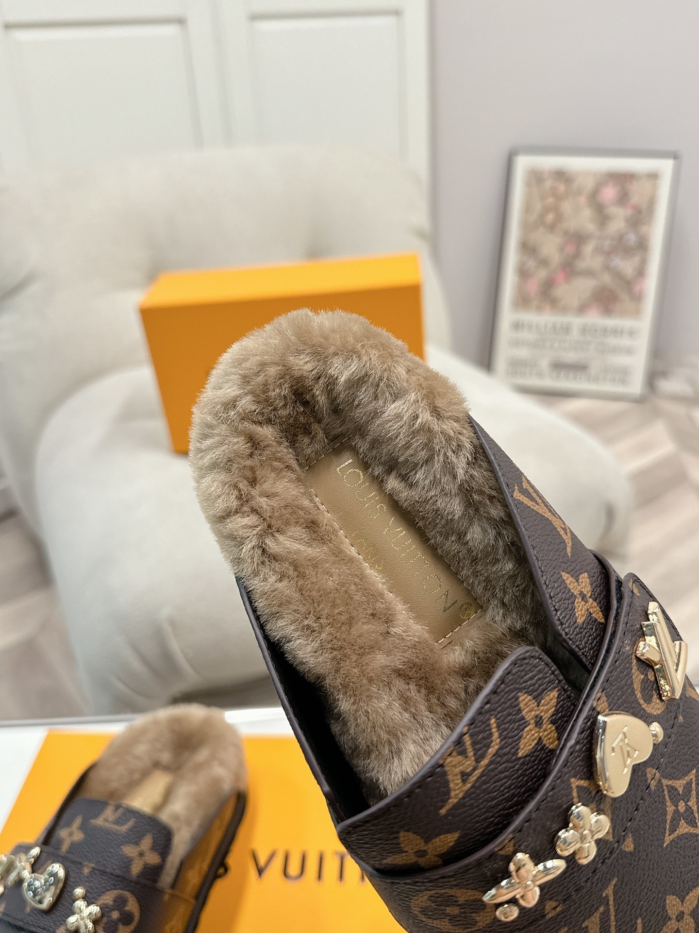 LV Plush half slippers