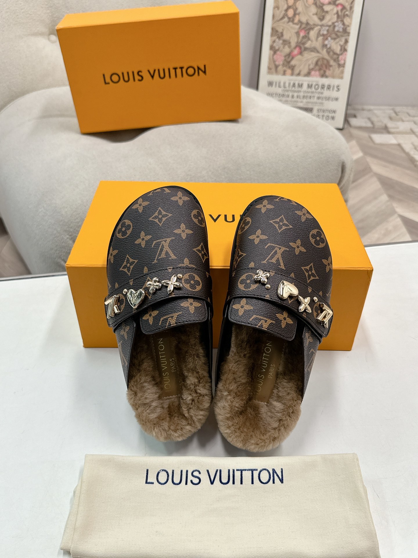 LV Plush half slippers