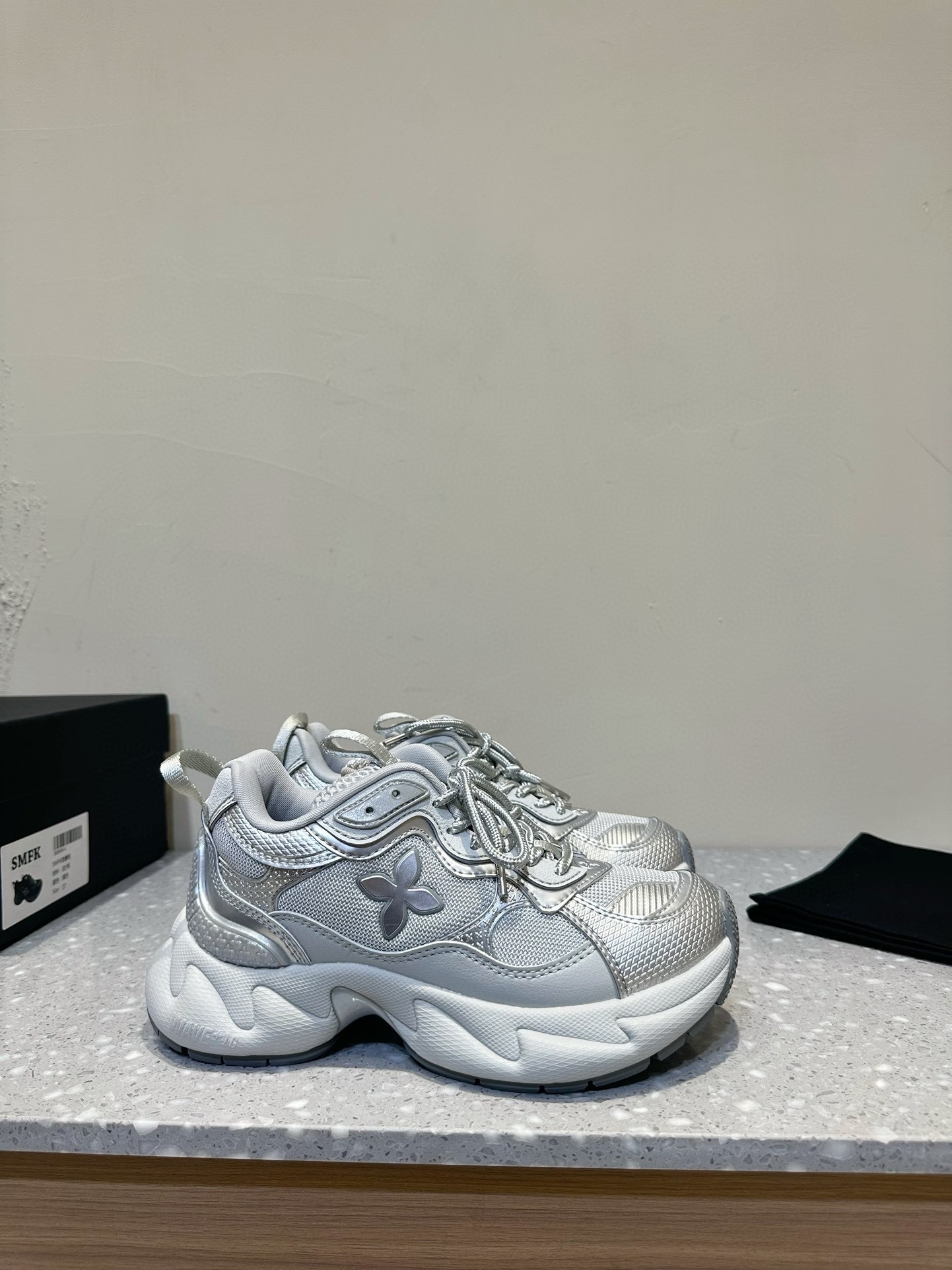 SMFK SNEAKERS