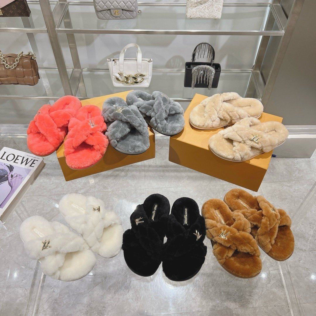 LV Plush slippers