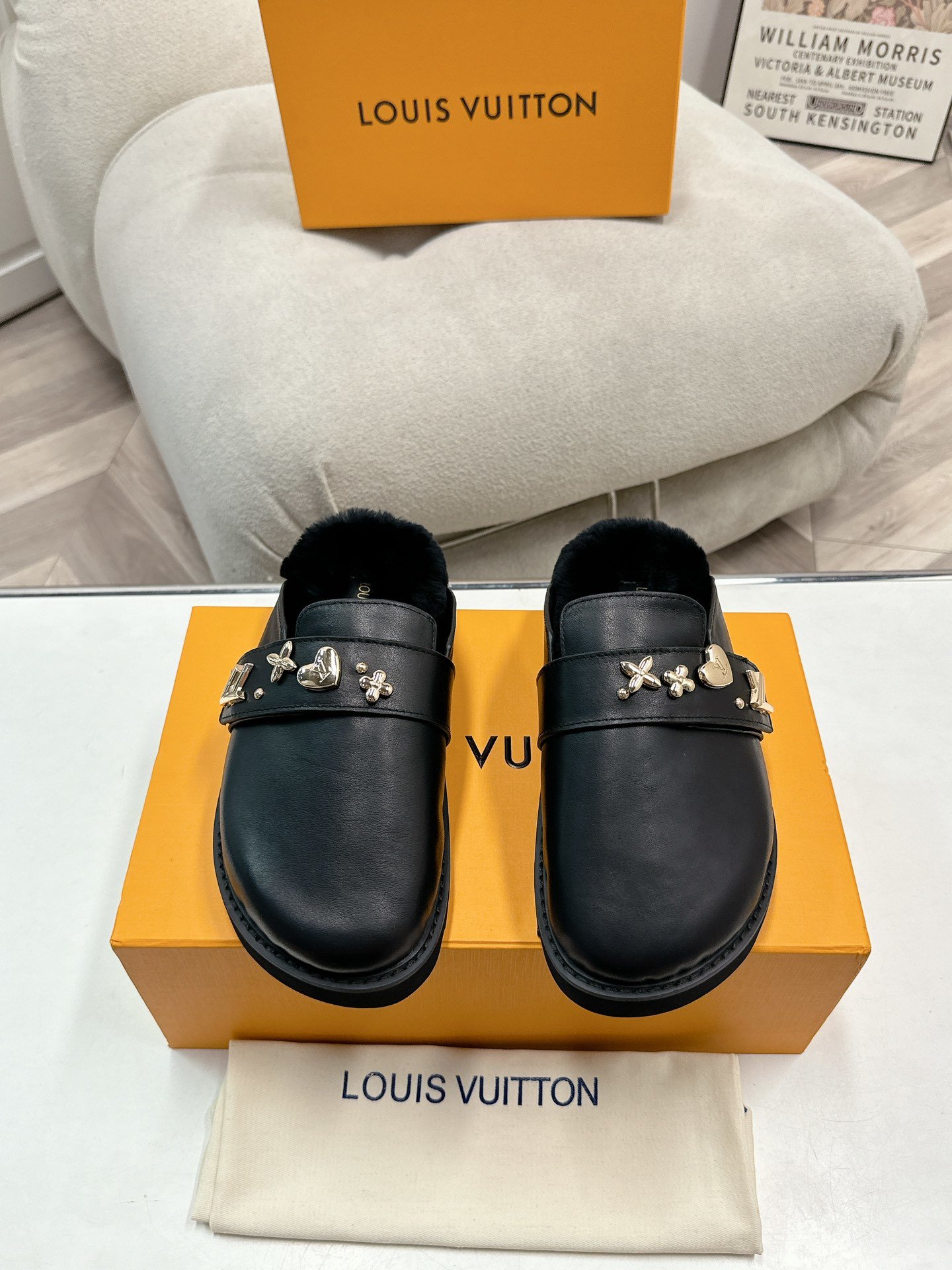 LV Plush half slippers