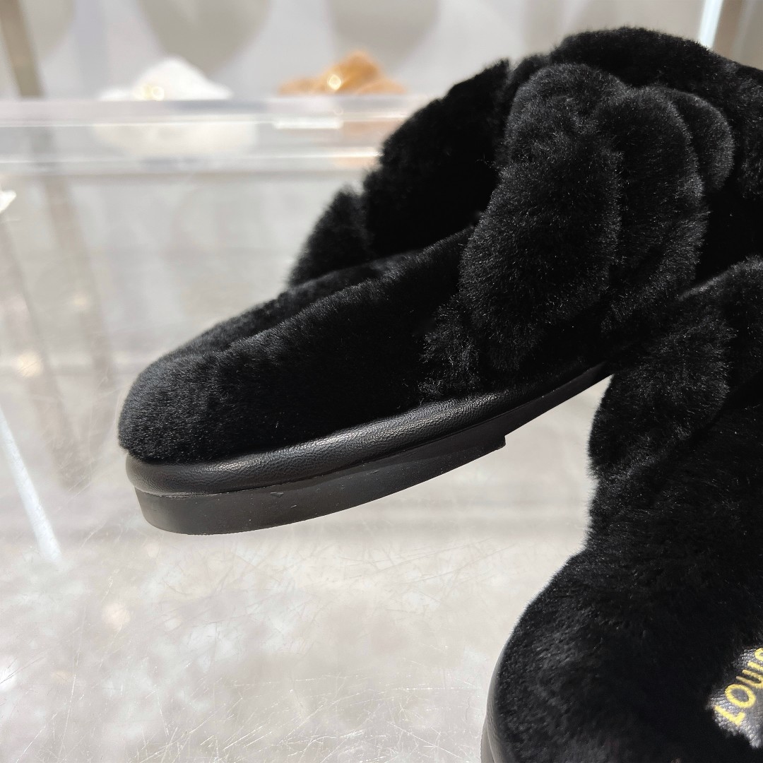 LV Plush slippers