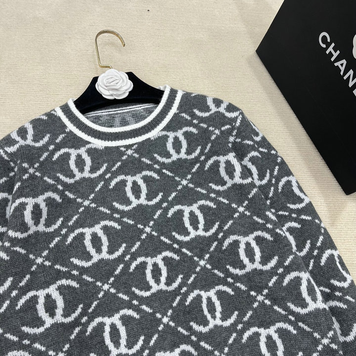CHANEL Sweater