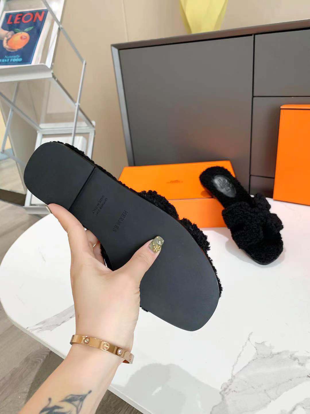 HERMES fur Oran slides
