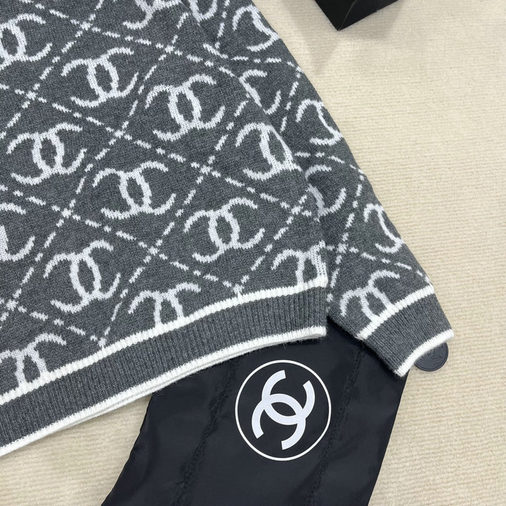 CHANEL Sweater