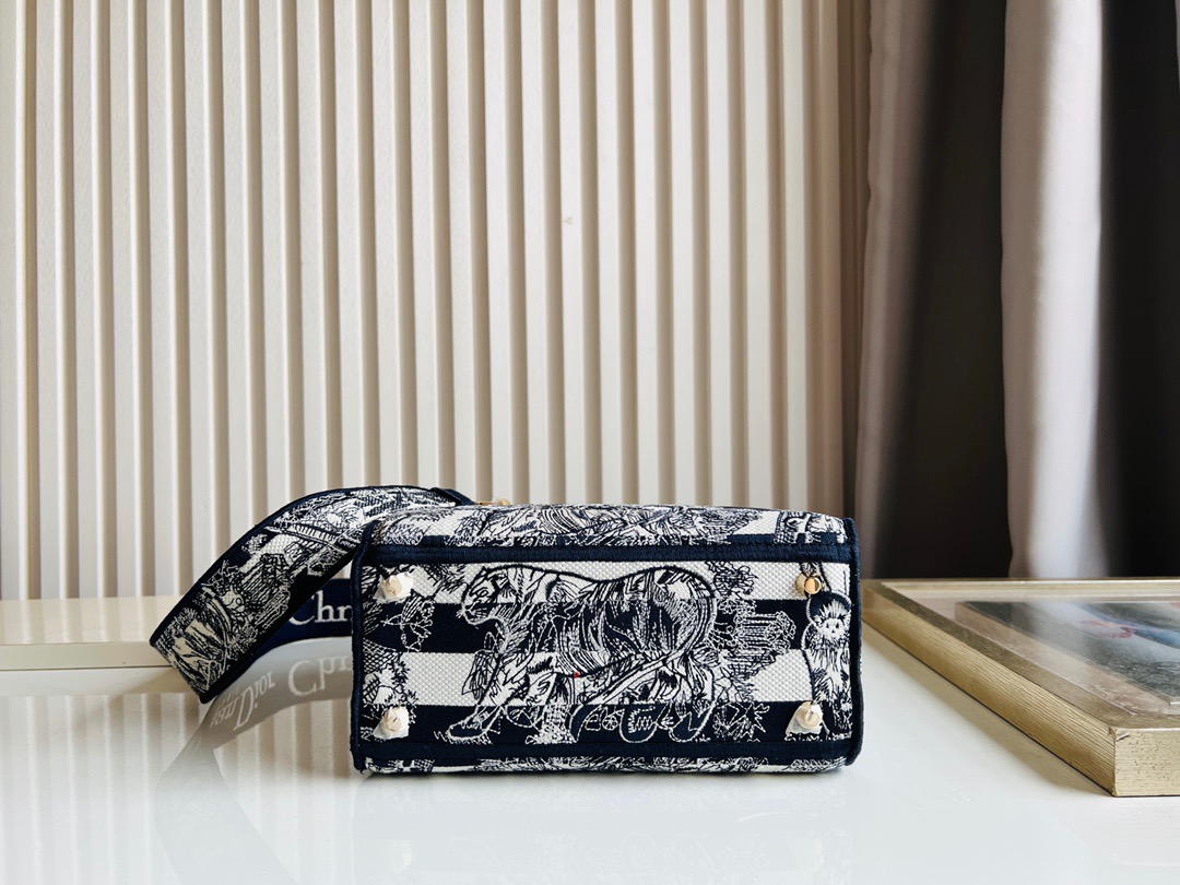 DIOR LADY D-LITE Handbag can support custom names