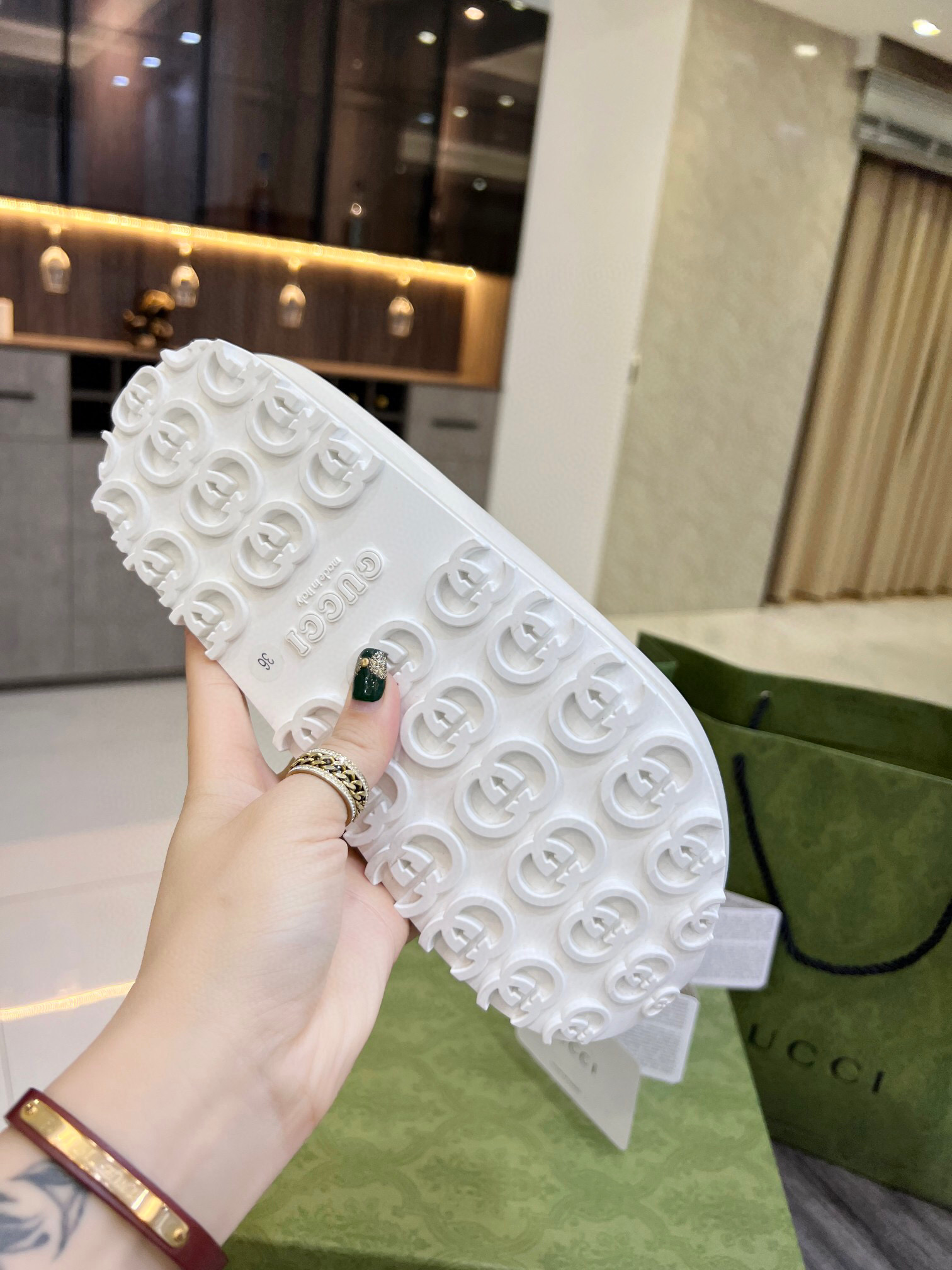 Gucci Women's interlocking double G slippers