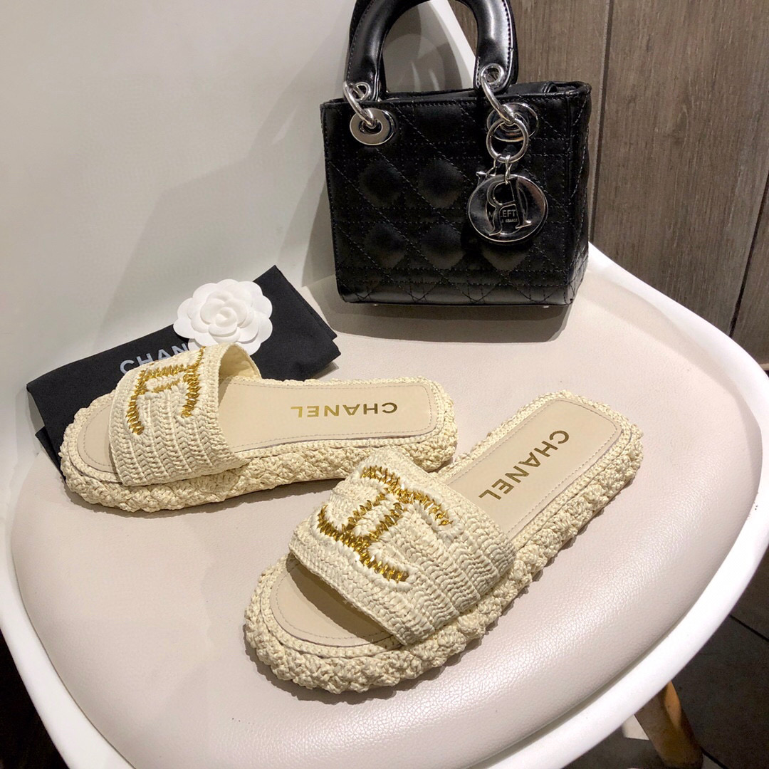CHANEL Straw slippers