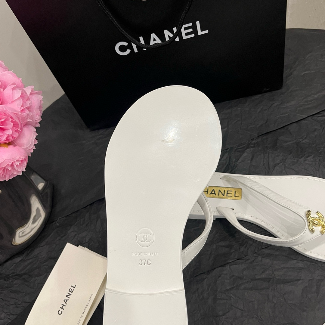 CHANEL Flip flops