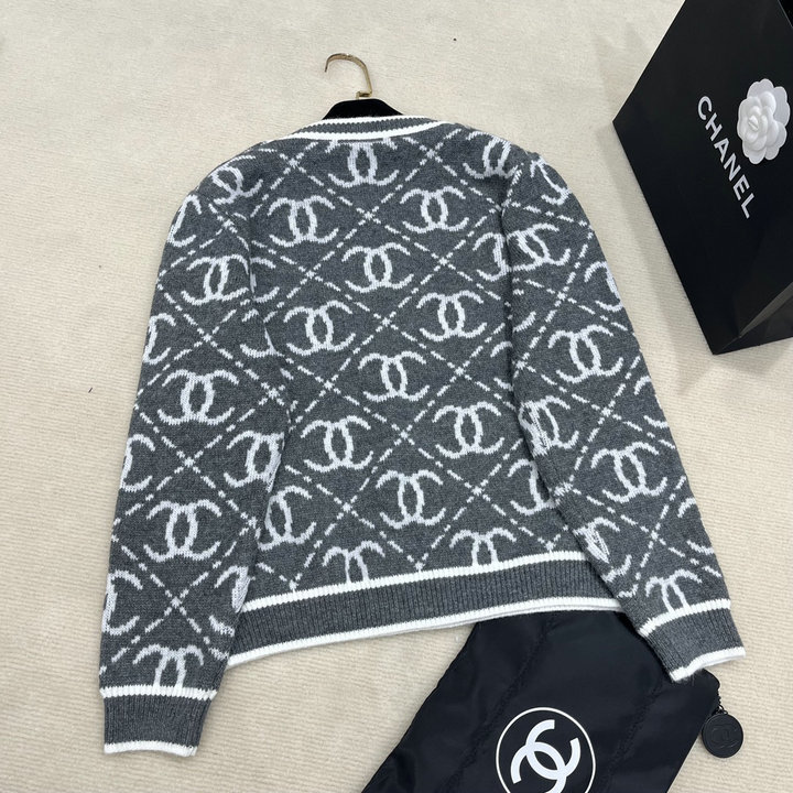 CHANEL Sweater