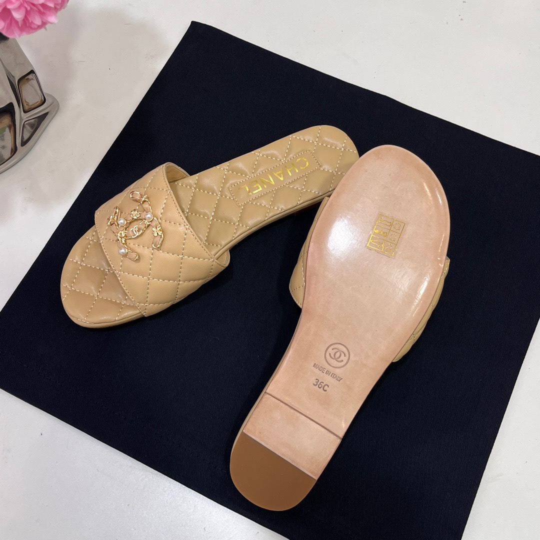CHANEL Slippers