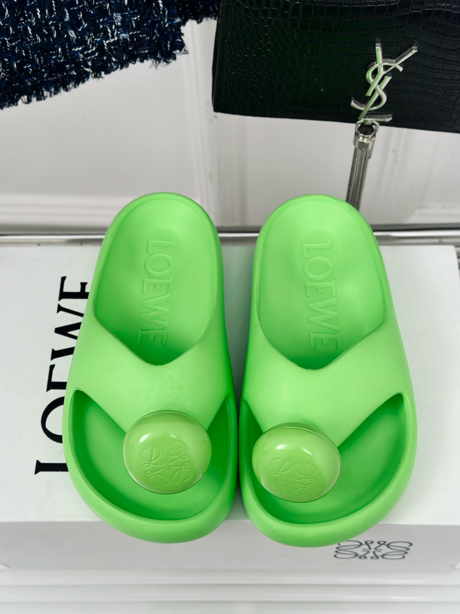 LOEWE Flip-flops